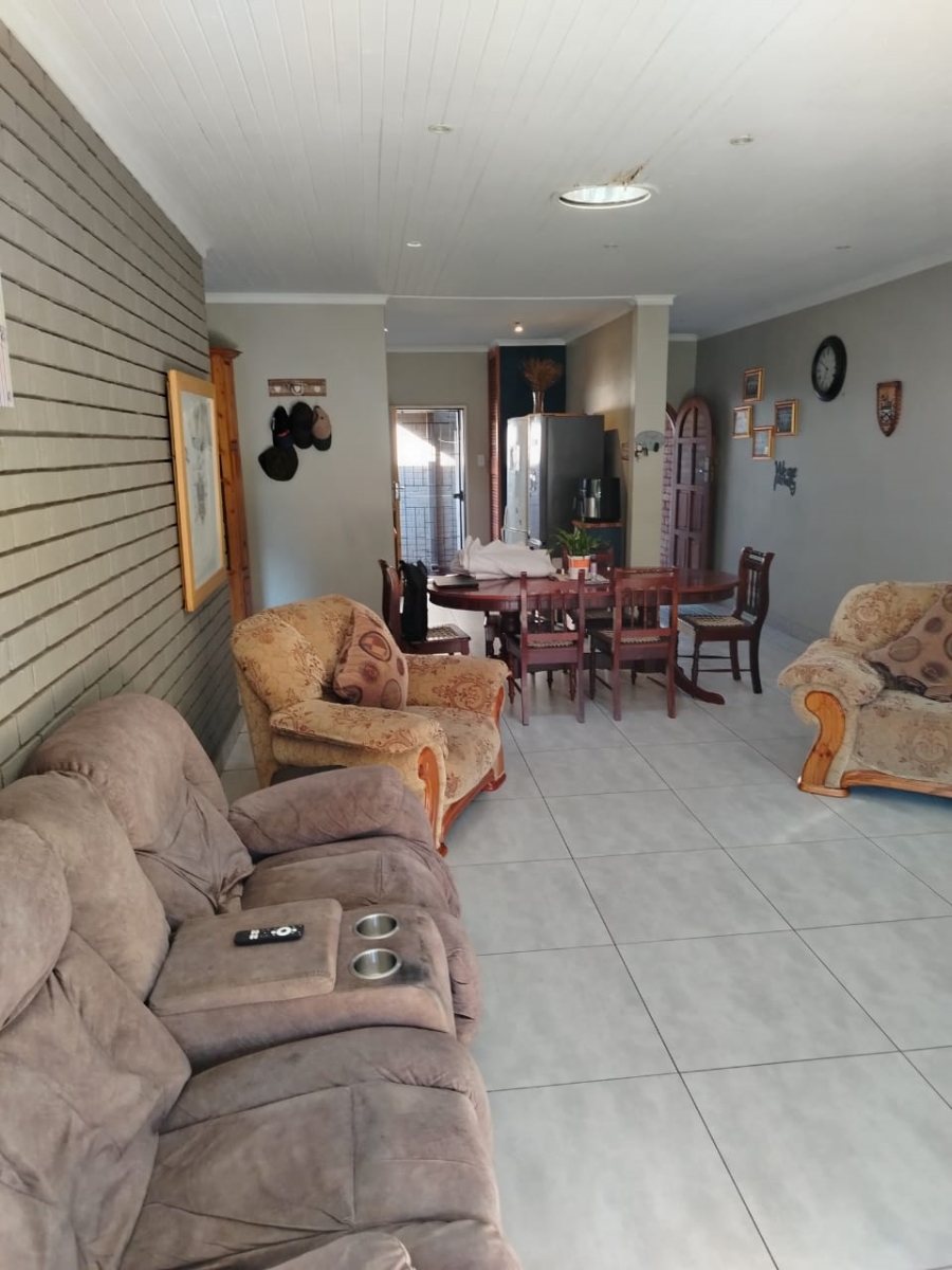 2 Bedroom Property for Sale in Langenhovenpark Free State